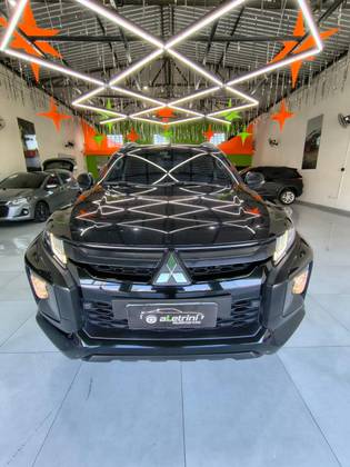 MITSUBISHI L200 TRITON 2.4 16V TURBO DIESEL SPORT HPE-S CD 4P 4X4 AUTOMÁTICO MITSUBISHI L200 TRITON 2.4 16V TURBO DIESEL SPORT HPE-S CD 4P 4X4 AUTOMÁTICO